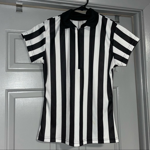 Small Top. MUST BE BUNDLED - Picture 1 of 4